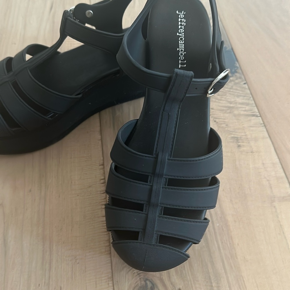 Platform sandals size 9